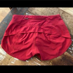 RED 2.5” LULULEMON SPEED UP SHORT❤️⚡️